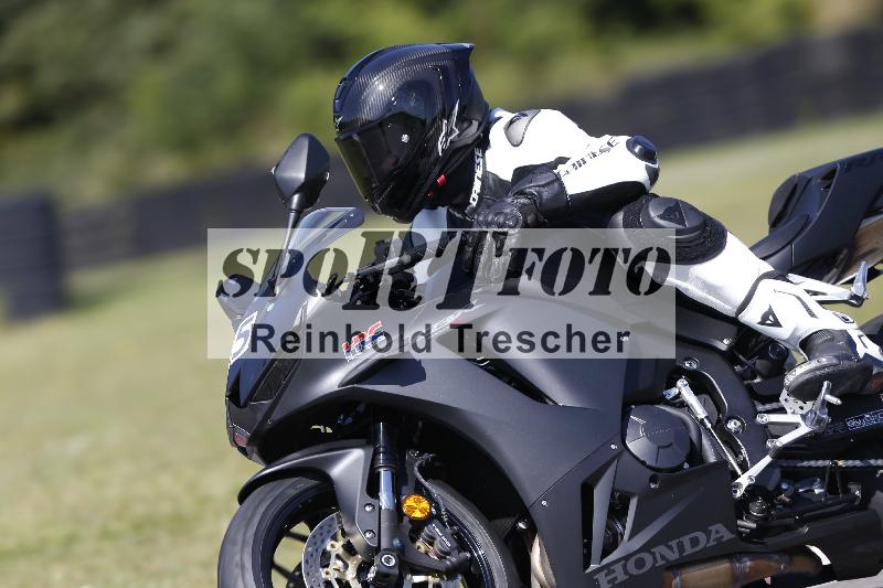 /Archiv-2025/48 25.08.2025 Cornu Master School ADR/gruen-vert/75